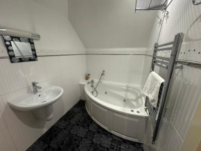 Spacious 3 Bedroom with Parking